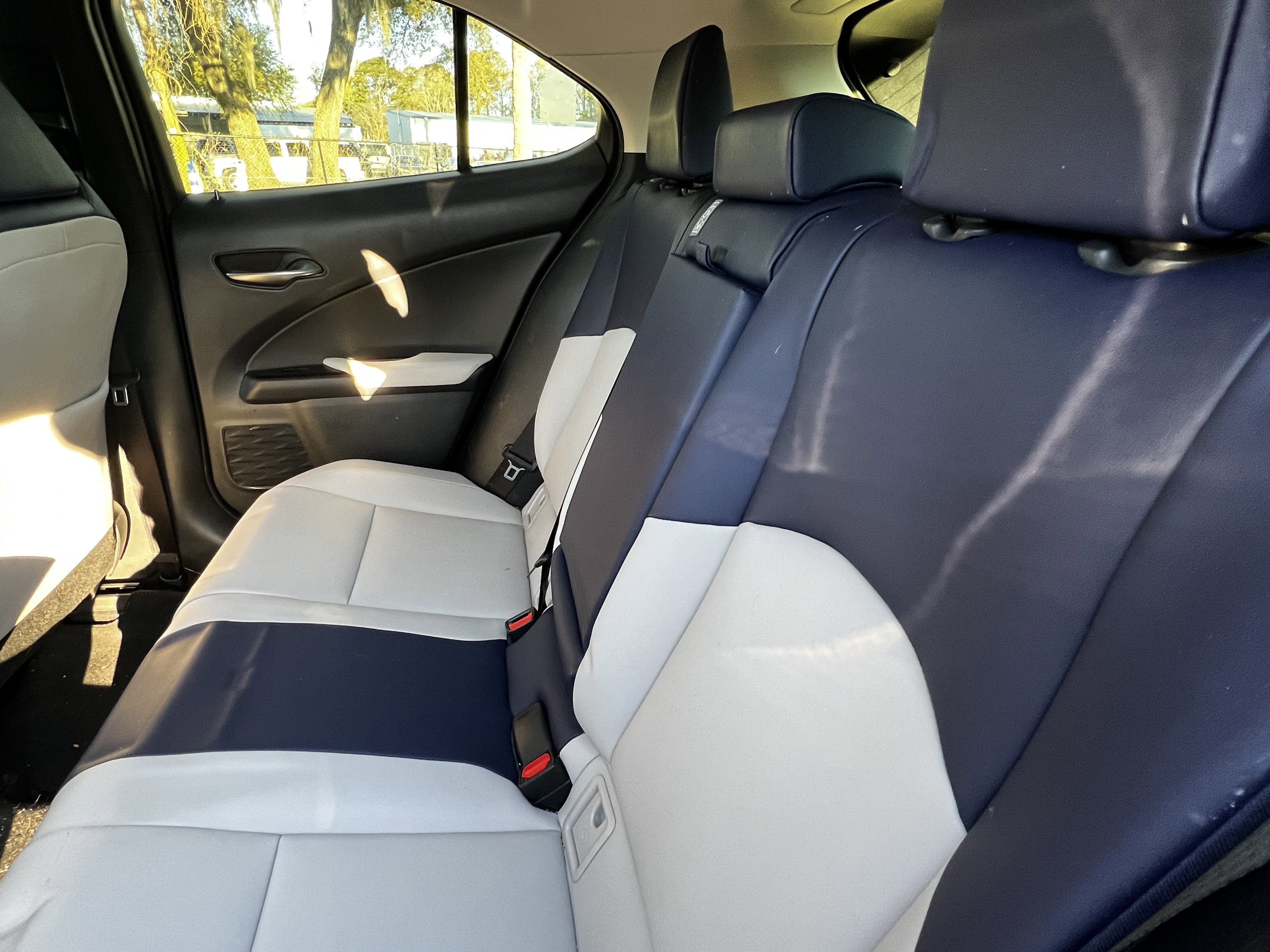 Used 2019 Lexus UX 250h w/ Premium Package image 31