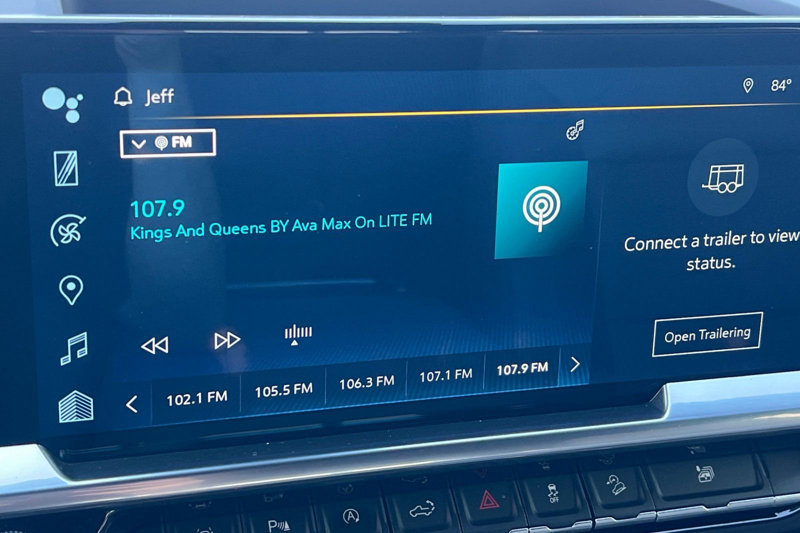 Used 2023 Chevrolet Silverado 1500 LTZ w/ Technology Package AWD/4WD image 18