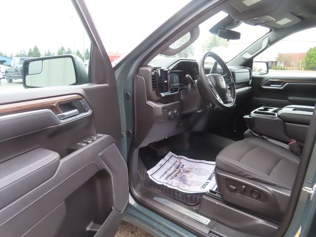 Used 2025 Chevrolet Silverado 1500 LT AWD/4WD image 17