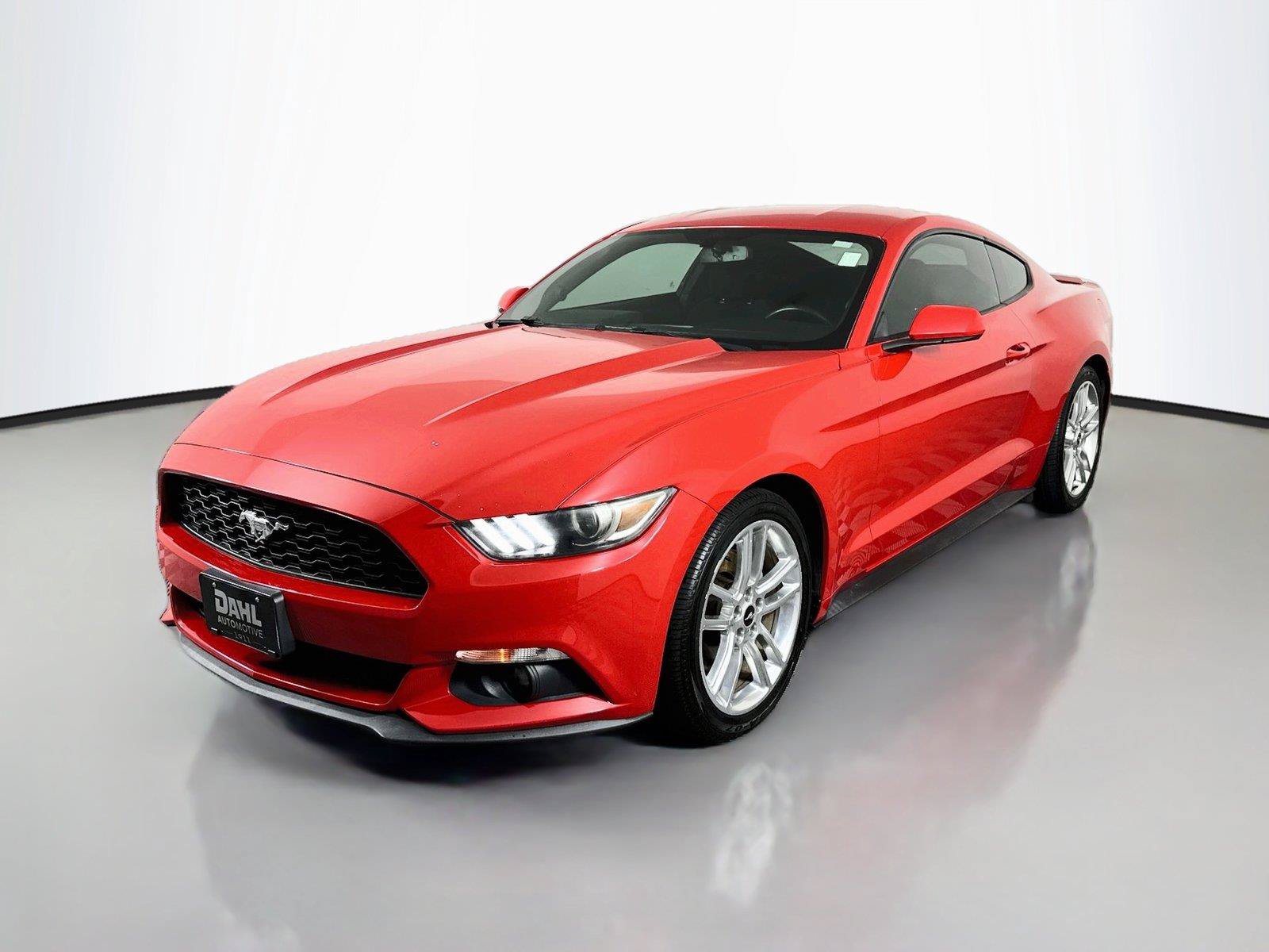 Used 2015 Ford Mustang Coupe RWD image 4