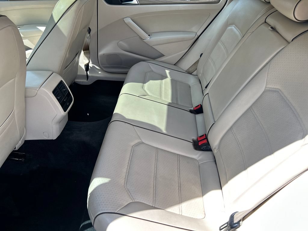 Used 2018 Volkswagen Passat 2.0T SE FWD image 13