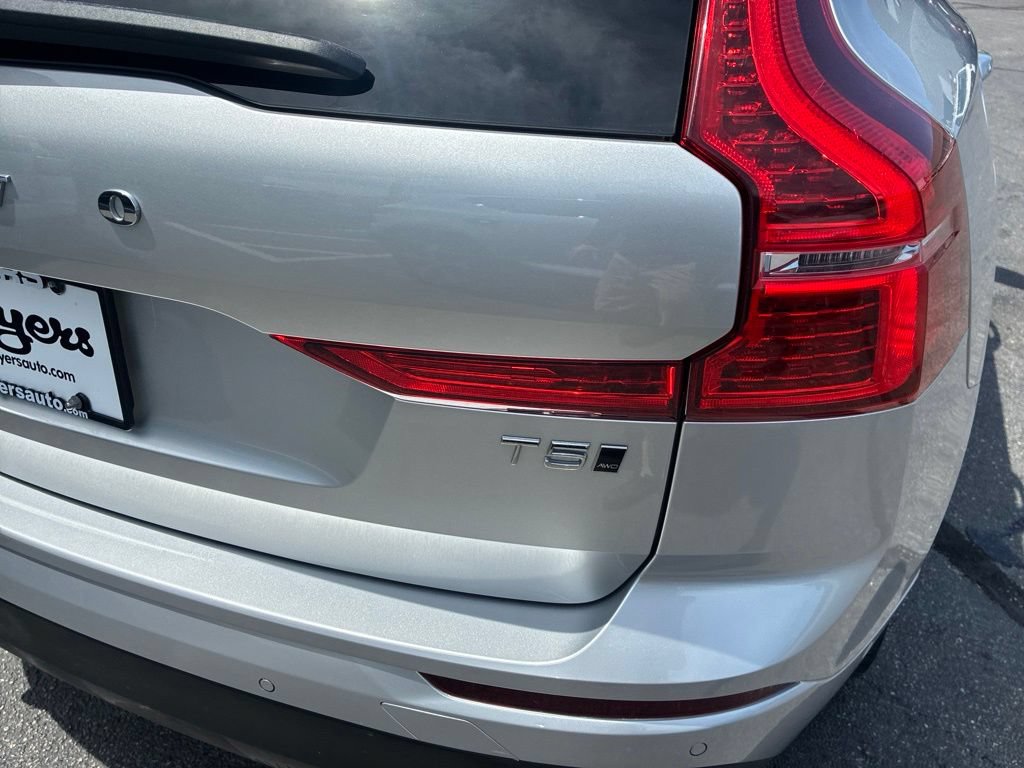 Used 2019 Volvo XC60 T5 Momentum w/ Multimedia Package AWD/4WD image 4