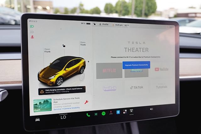 Used 2024 Tesla Model Y Long Range AWD/4WD image 31