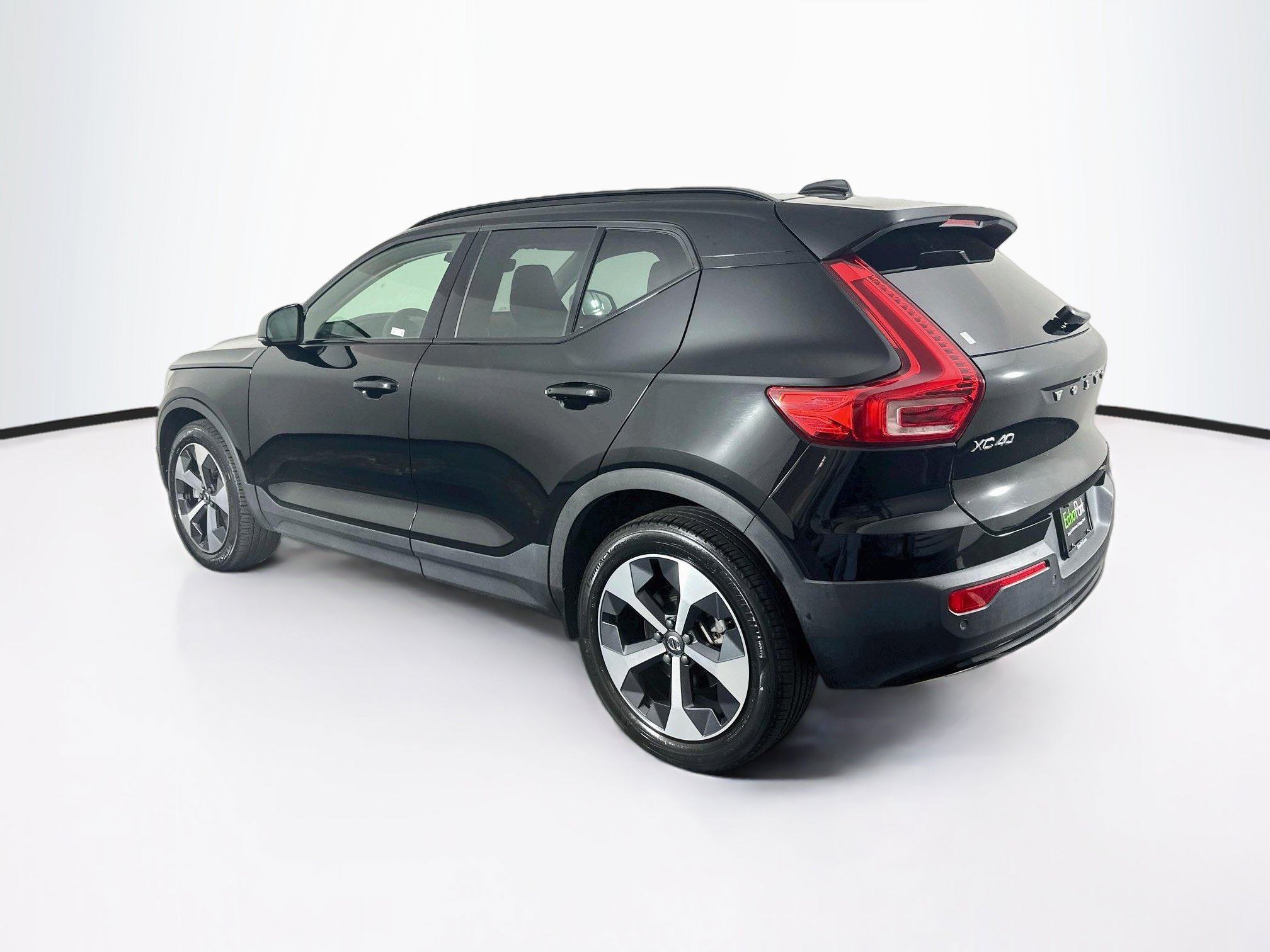 Used 2023 Volvo XC40 B4 Ultimate FWD image 5