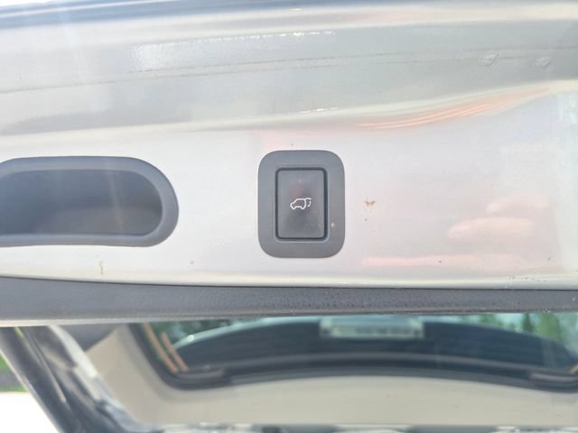 Used 2015 Toyota Highlander Limited AWD/4WD image 18