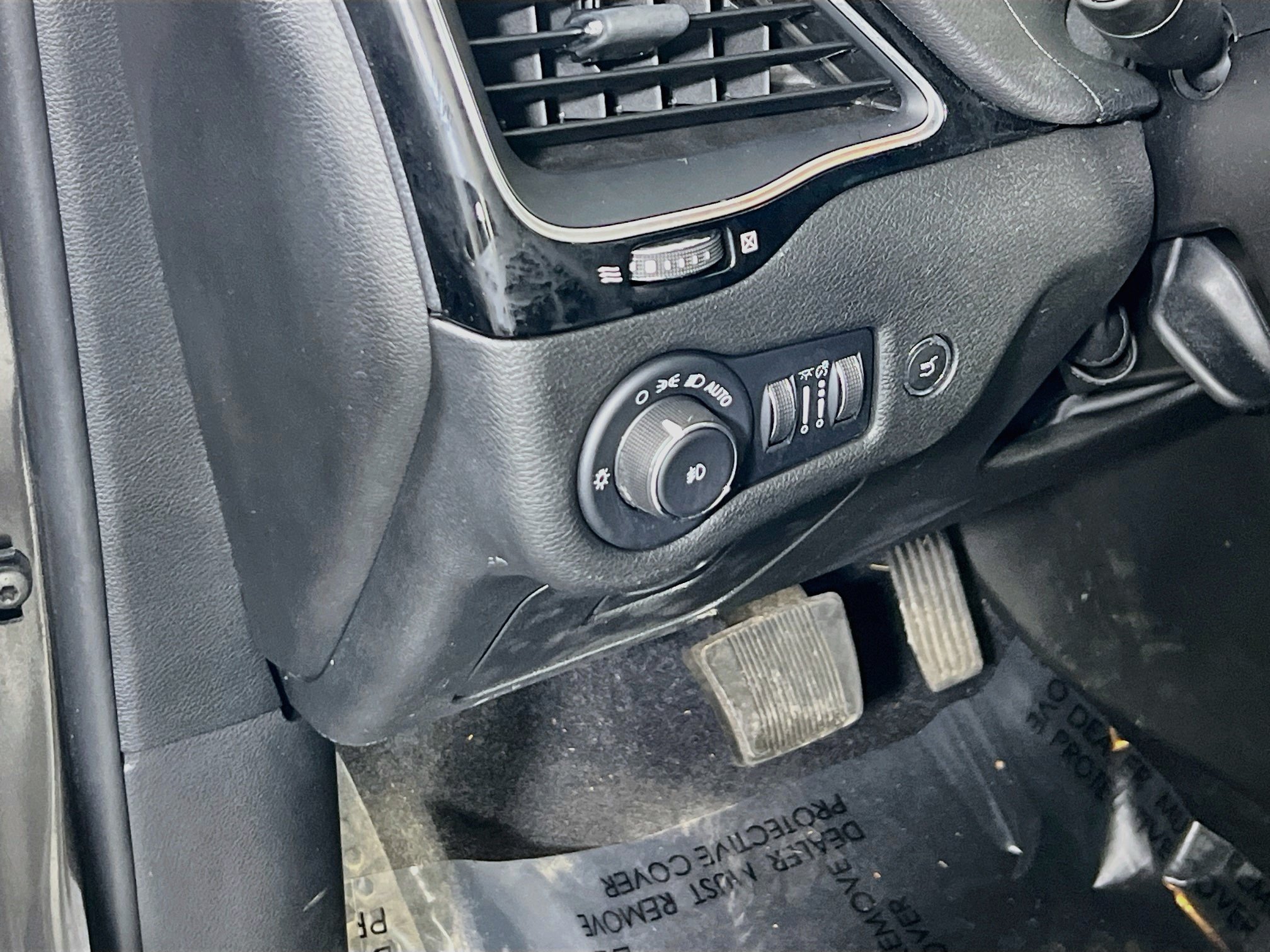 Used 2023 Jeep Cherokee Altitude Lux AWD/4WD image 10