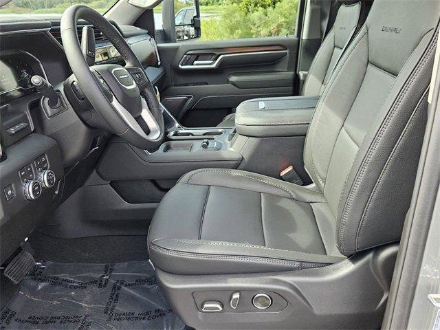 New 2025 GMC Sierra 3500 Denali w/ Denali Reserve Package image 9