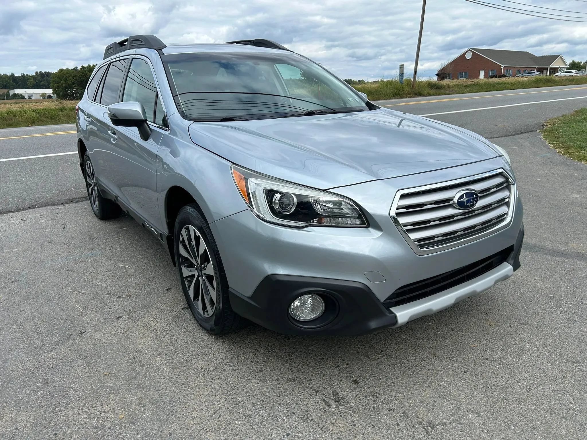 Used 2017 Subaru Outback 2.5i Limited w/ Popular Package #5 AWD/4WD image 3