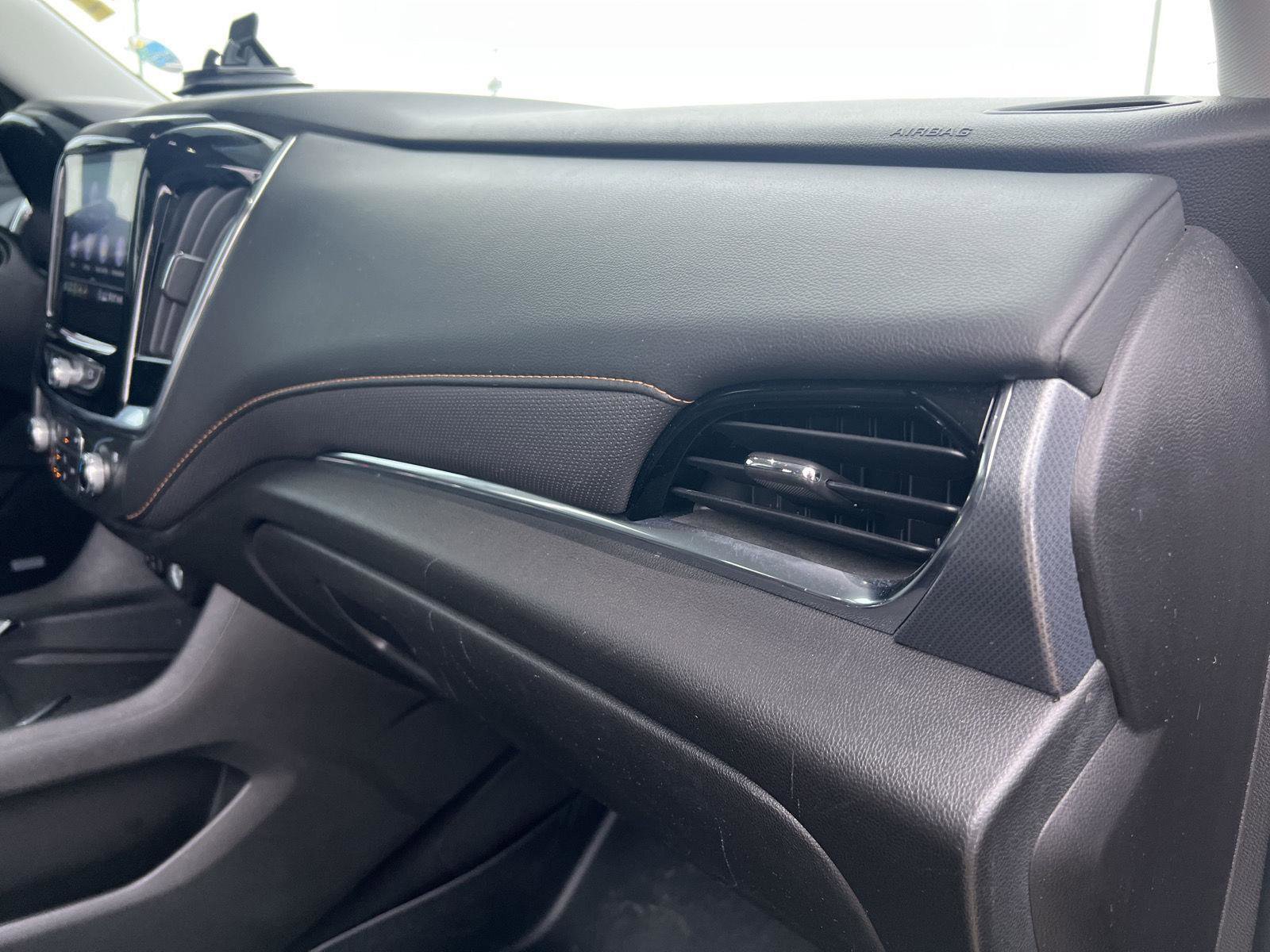 Used 2021 Chevrolet Traverse Premier image 36