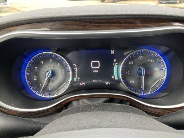 Used 2024 Chrysler Pacifica Limited FWD image 45