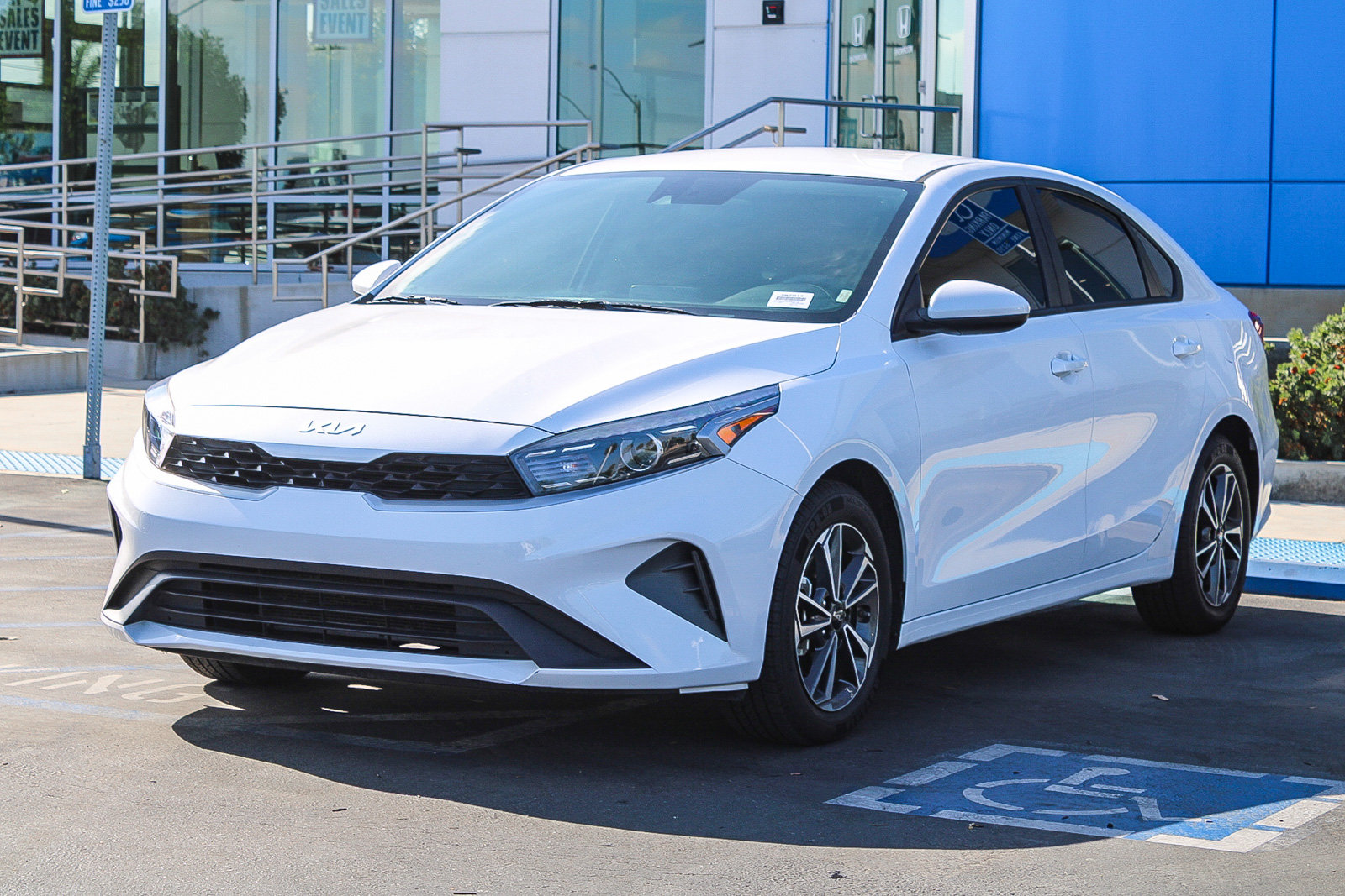 Used 2023 Kia Forte LXS FWD image 3