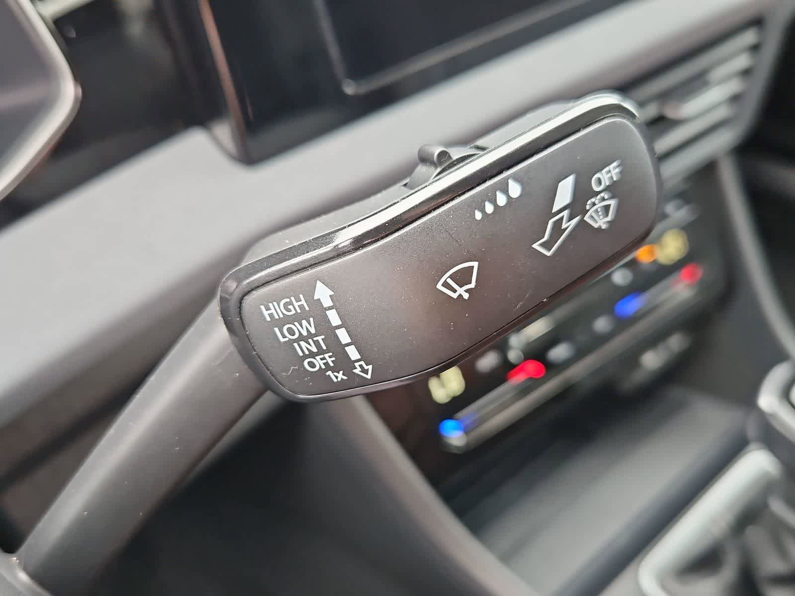Certified 2025 Volkswagen Jetta SE FWD image 26
