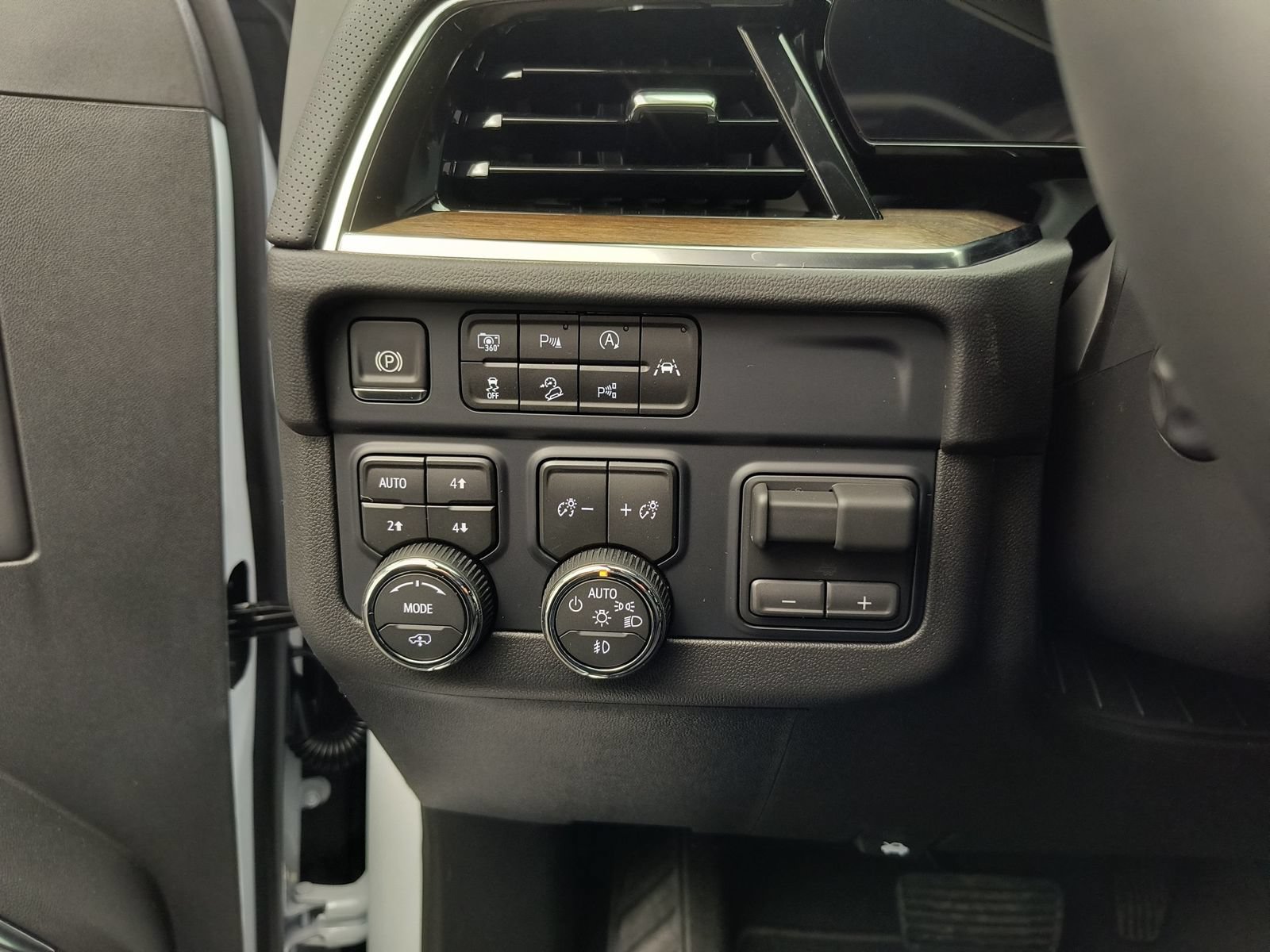 New 2026 Chevrolet Tahoe High Country AWD/4WD image 15