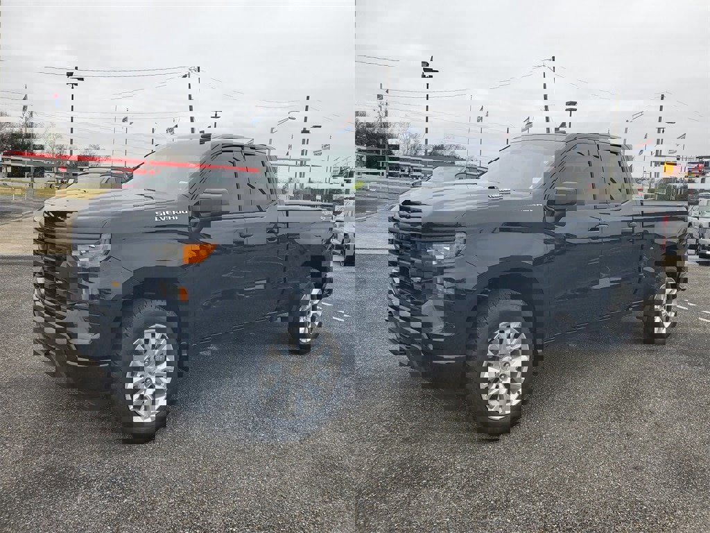 Used 2025 Chevrolet Silverado 1500 Custom image 2