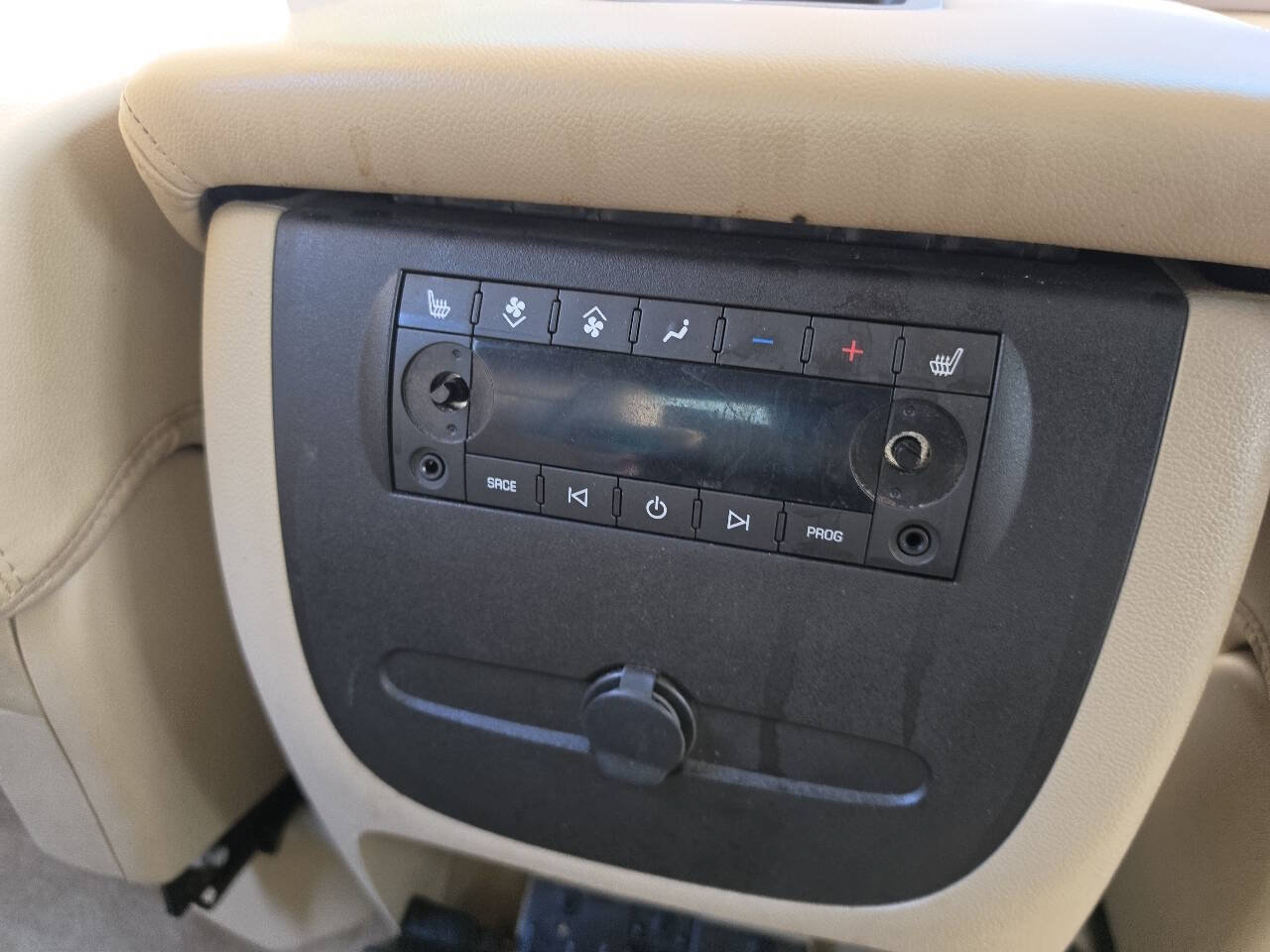 Used 2010 Chevrolet Tahoe LTZ AWD/4WD image 32