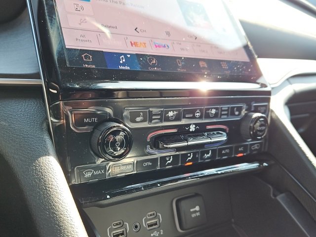 New 2025 Jeep Grand Cherokee Limited w/ Luxury Tech Group II image 41