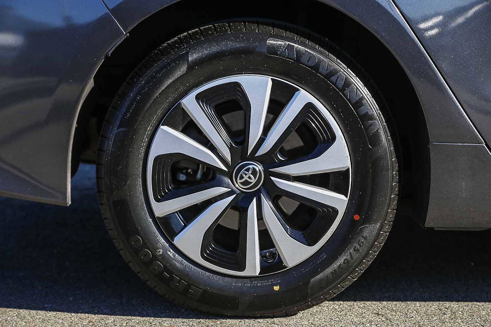 Used 2017 Toyota Prius Prime Premium w/ Carpet Mat Package image 10