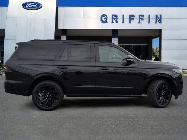 New 2025 Lincoln Navigator Reserve w/ Jet Appearance Package image 3