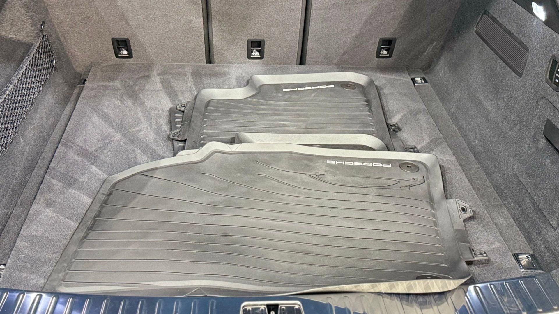 Used 2025 Porsche Cayenne Coupe image 32