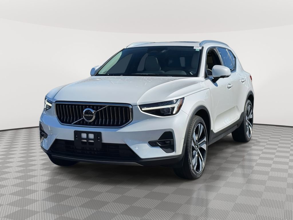 Used 2023 Volvo XC40 B5 Ultimate w/ Climate Package image 2