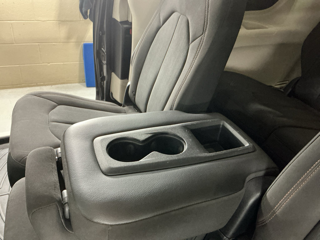 Used 2019 Chrysler Pacifica Touring Plus w/ Tire & Wheel Group FWD image 21