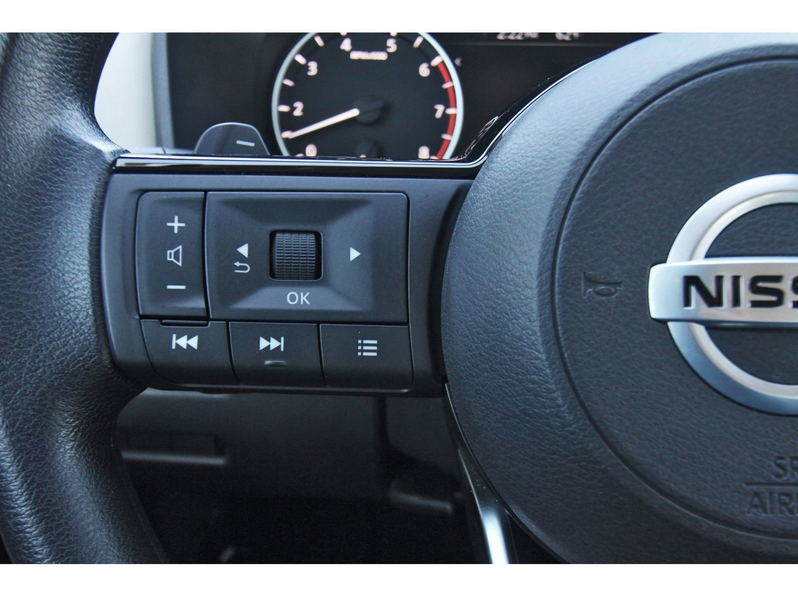 Used 2021 Nissan Rogue SV image 18