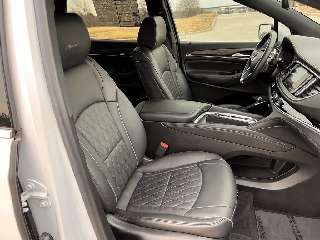 Used 2023 Buick Enclave Avenir image 27