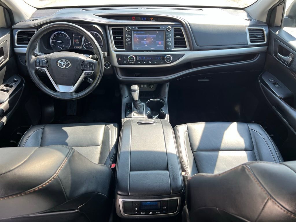 Used 2017 Toyota Highlander XLE image 11