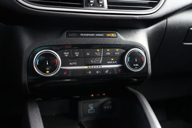 Used 2022 Ford Escape SEL w/ Technology Package FWD image 16