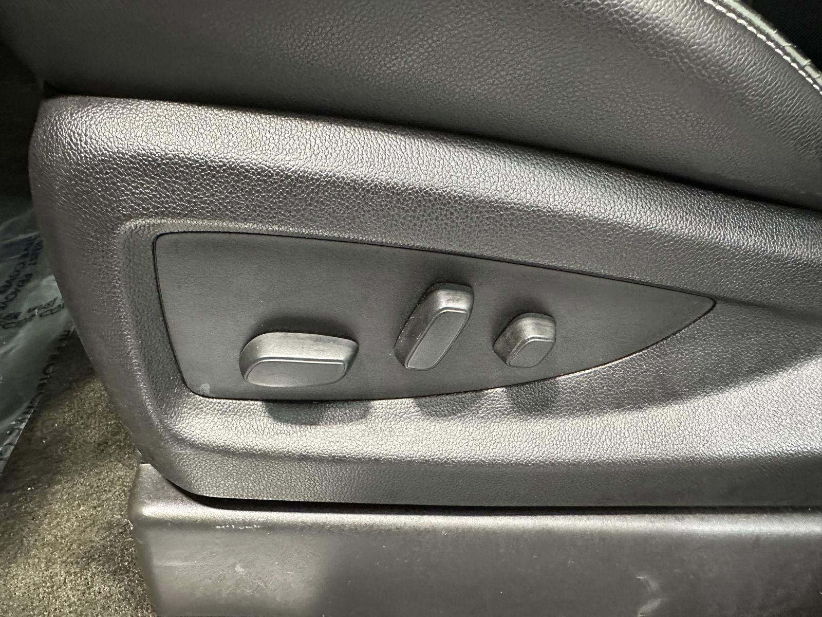 Used 2018 Chevrolet Tahoe Premier image 17