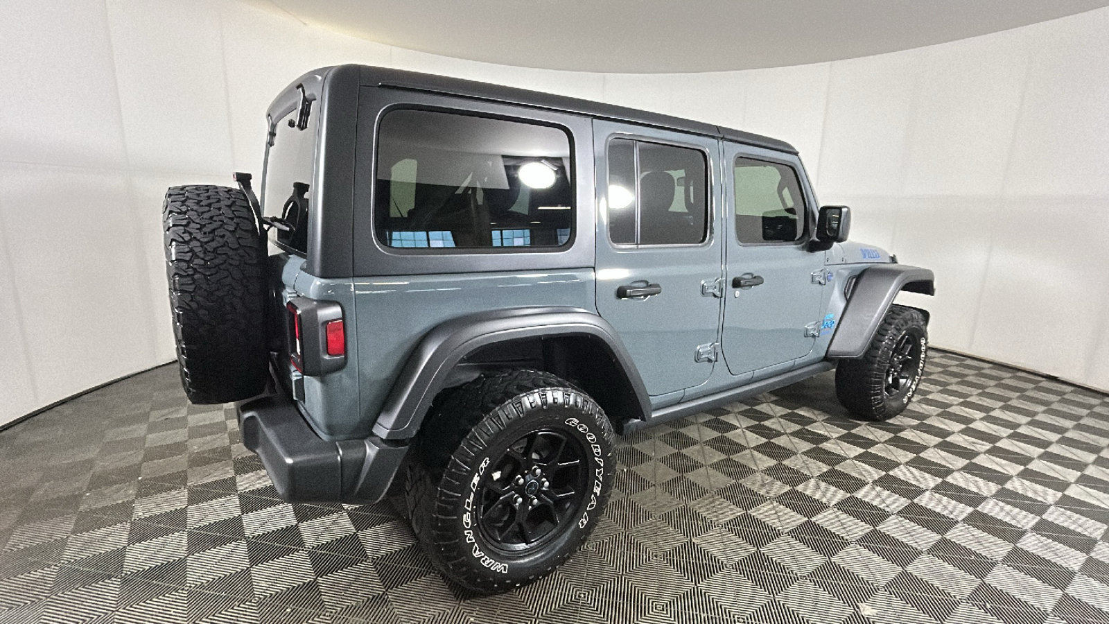 Used 2024 Jeep Wrangler Unlimited AWD/4WD image 3