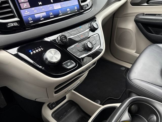 Used 2024 Chrysler Pacifica Touring-L image 25