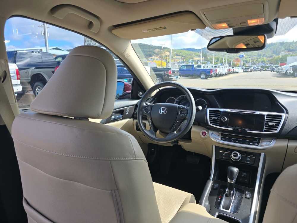 Used 2015 Honda Accord Touring image 10