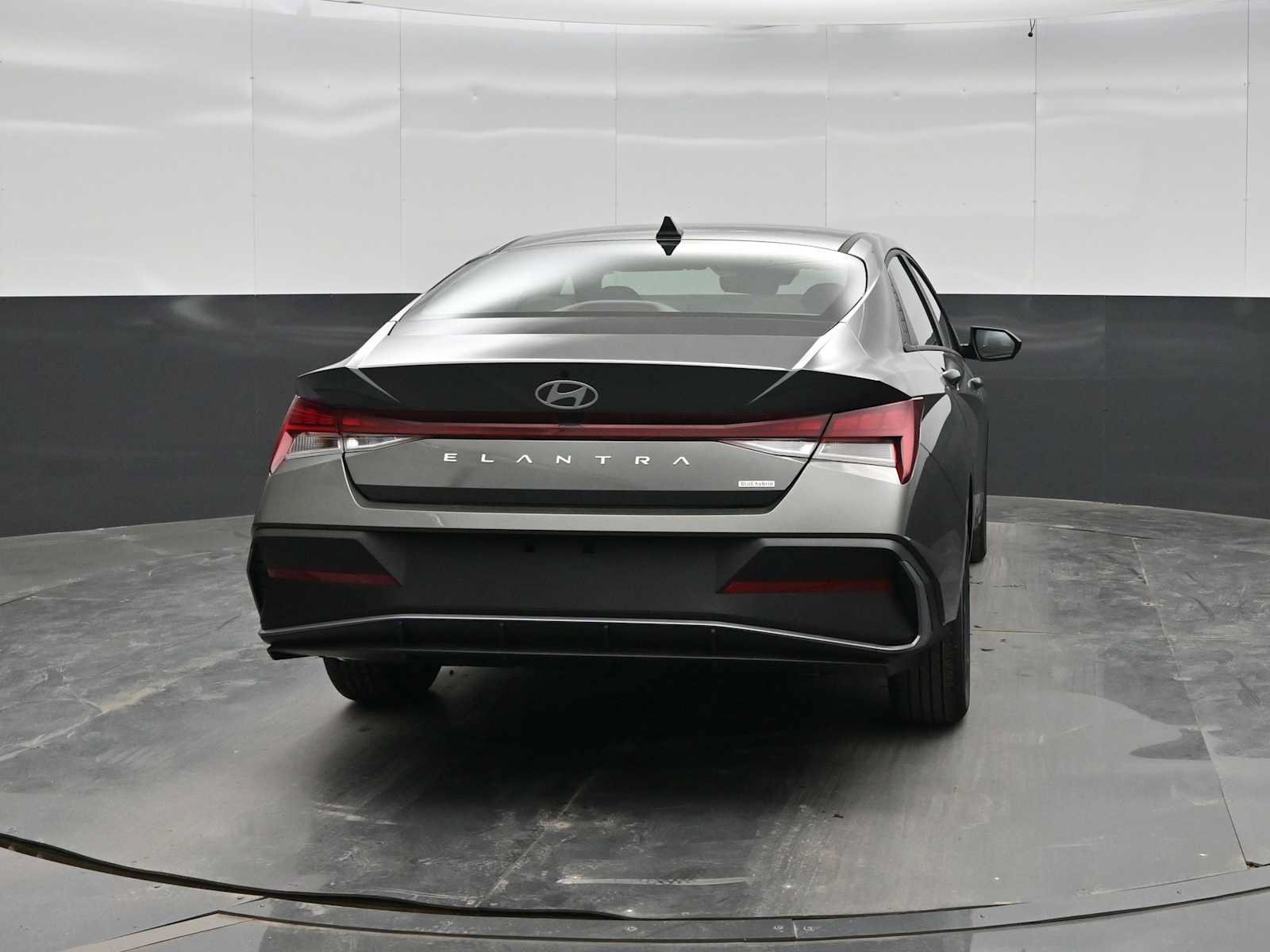 New 2026 Hyundai Elantra Hybrid FWD image 6