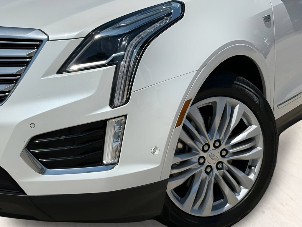 Used 2019 Cadillac XT5 Premium Luxury w/ Driver Assist Package AWD/4WD image 3