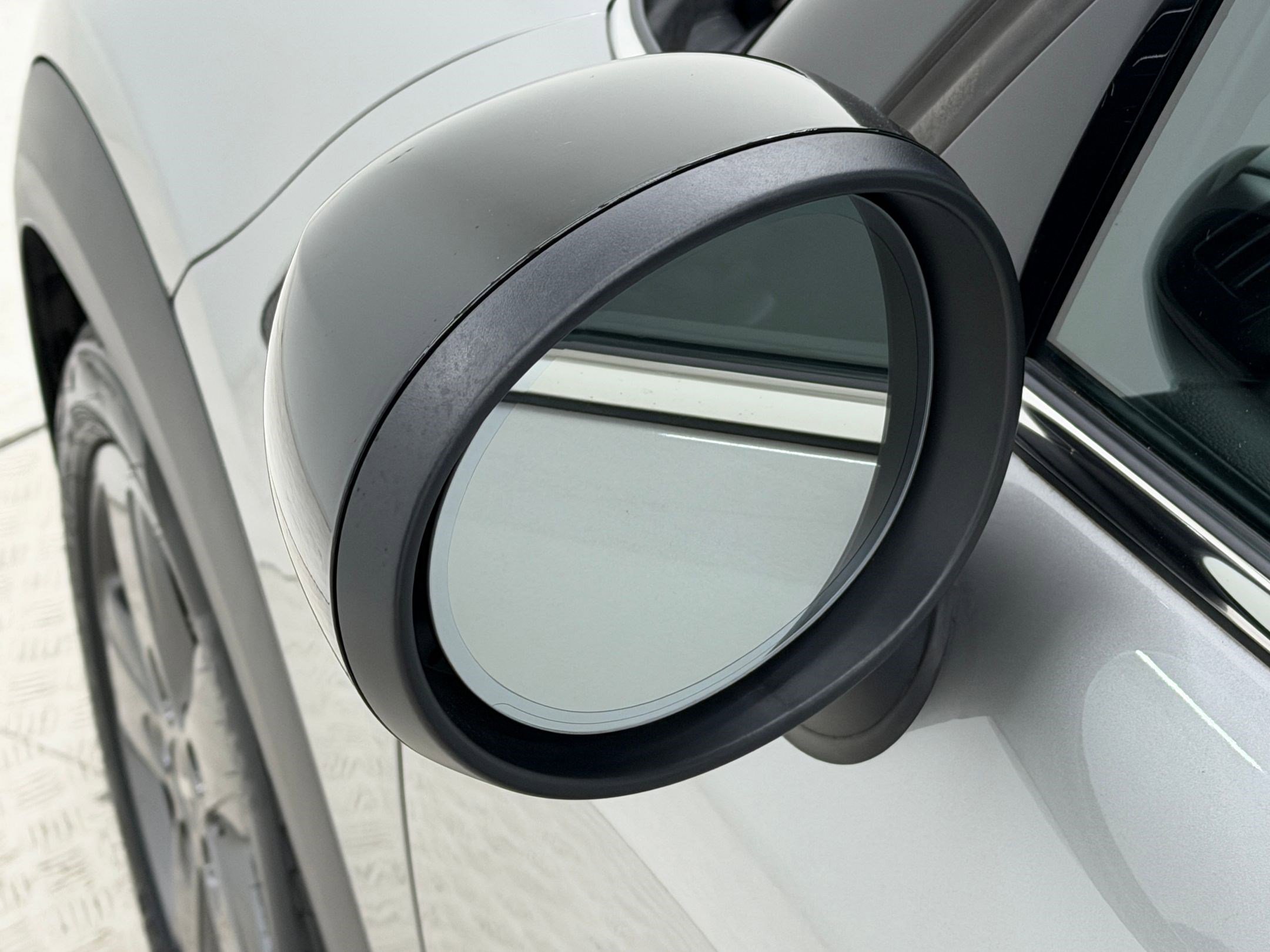 Used 2023 MINI Cooper 4-Door Hardtop image 24