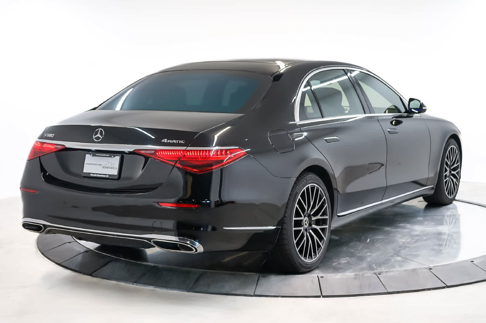 Used 2025 Mercedes-Benz S 580 4MATIC Sedan image 9