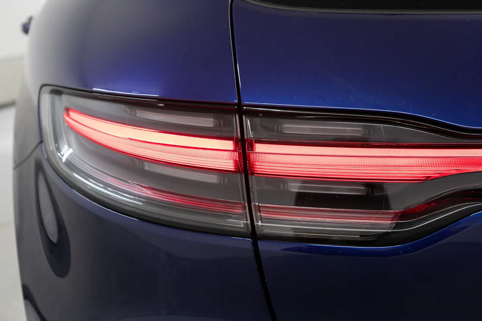 Certified 2023 Porsche Macan AWD/4WD image 35