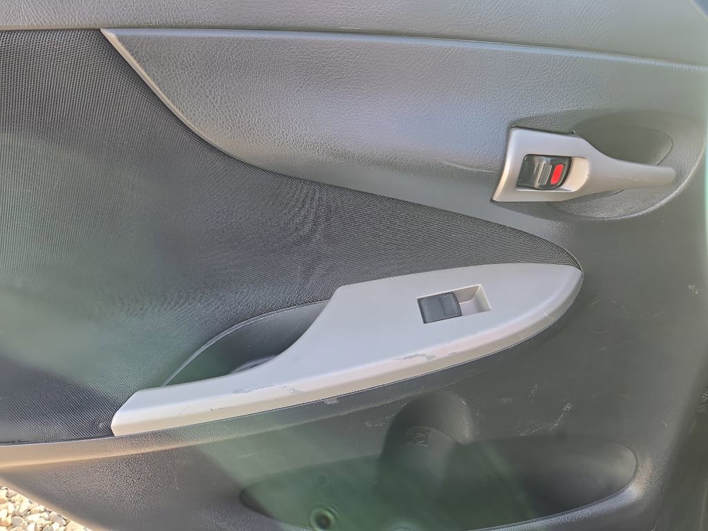 Used 2011 Toyota Corolla S image 27