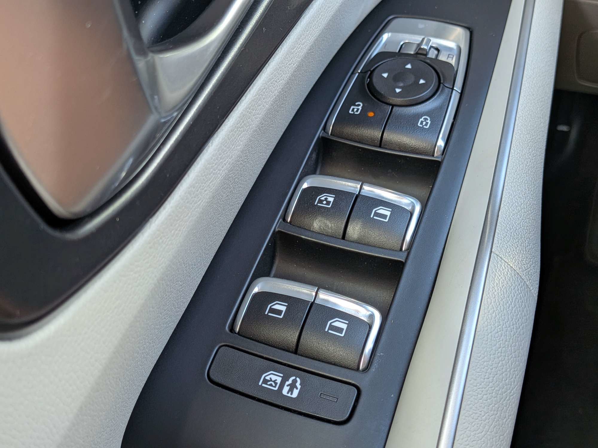 Certified 2025 Kia Sorento S w/ Panoramic Sunroof Package FWD image 30
