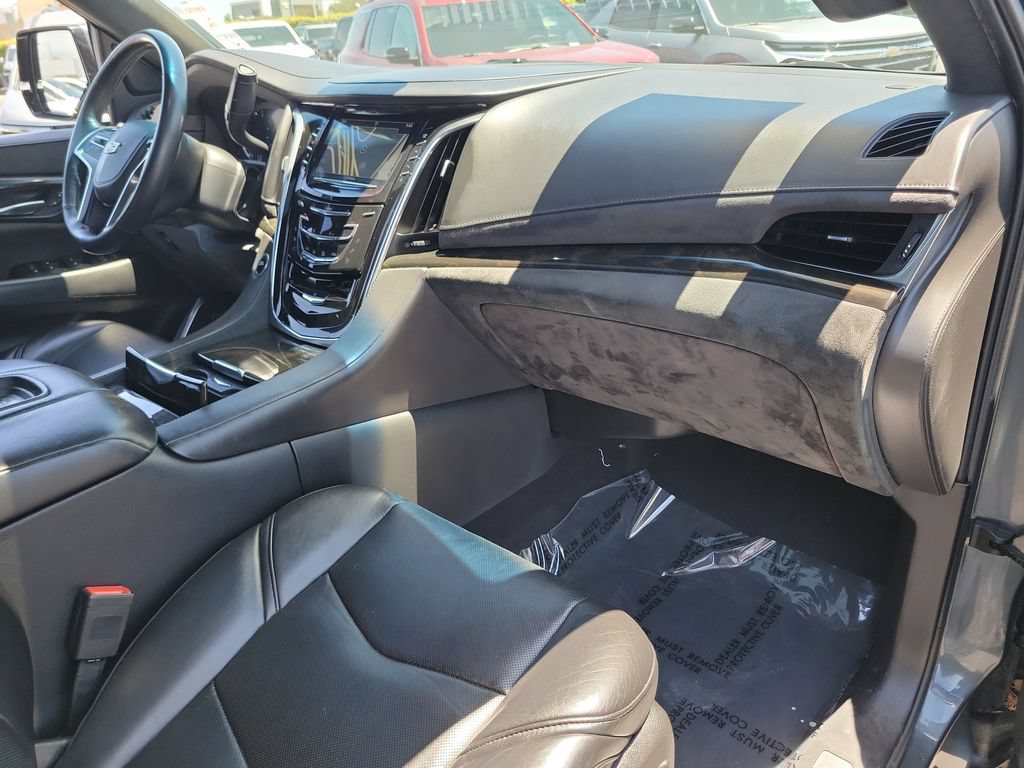 Used 2019 Cadillac Escalade ESV Platinum AWD/4WD image 30