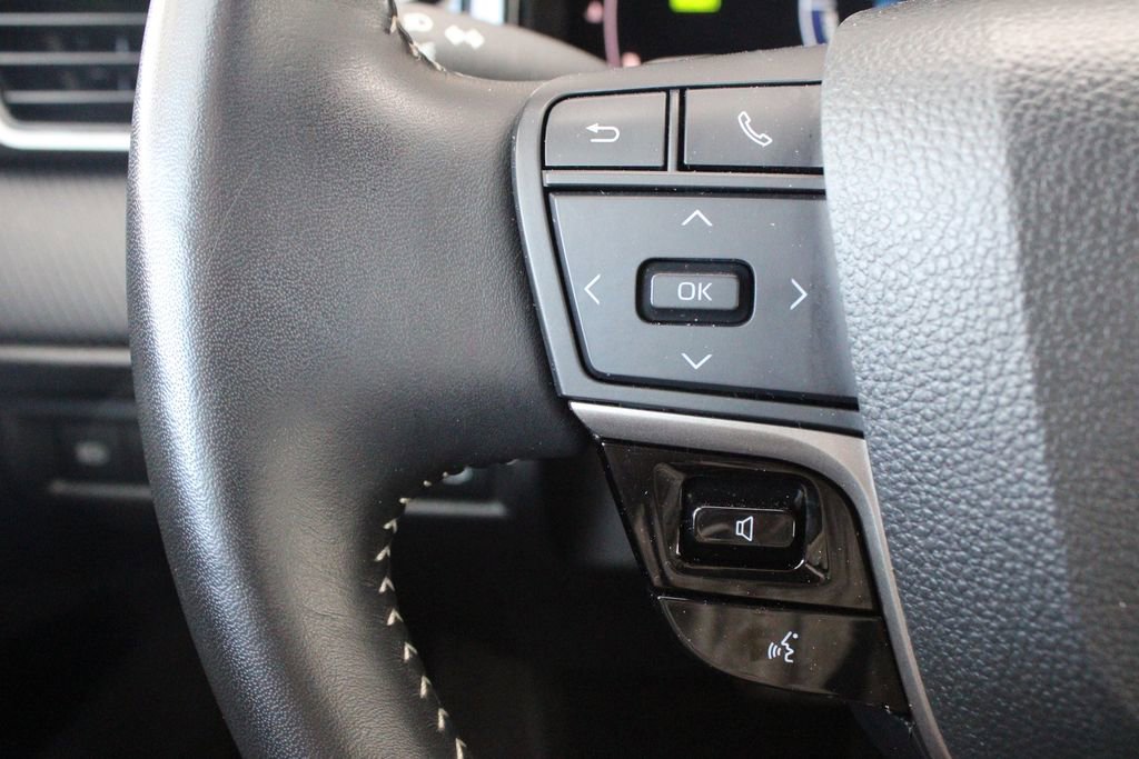 Used 2025 Toyota Camry SE FWD image 32