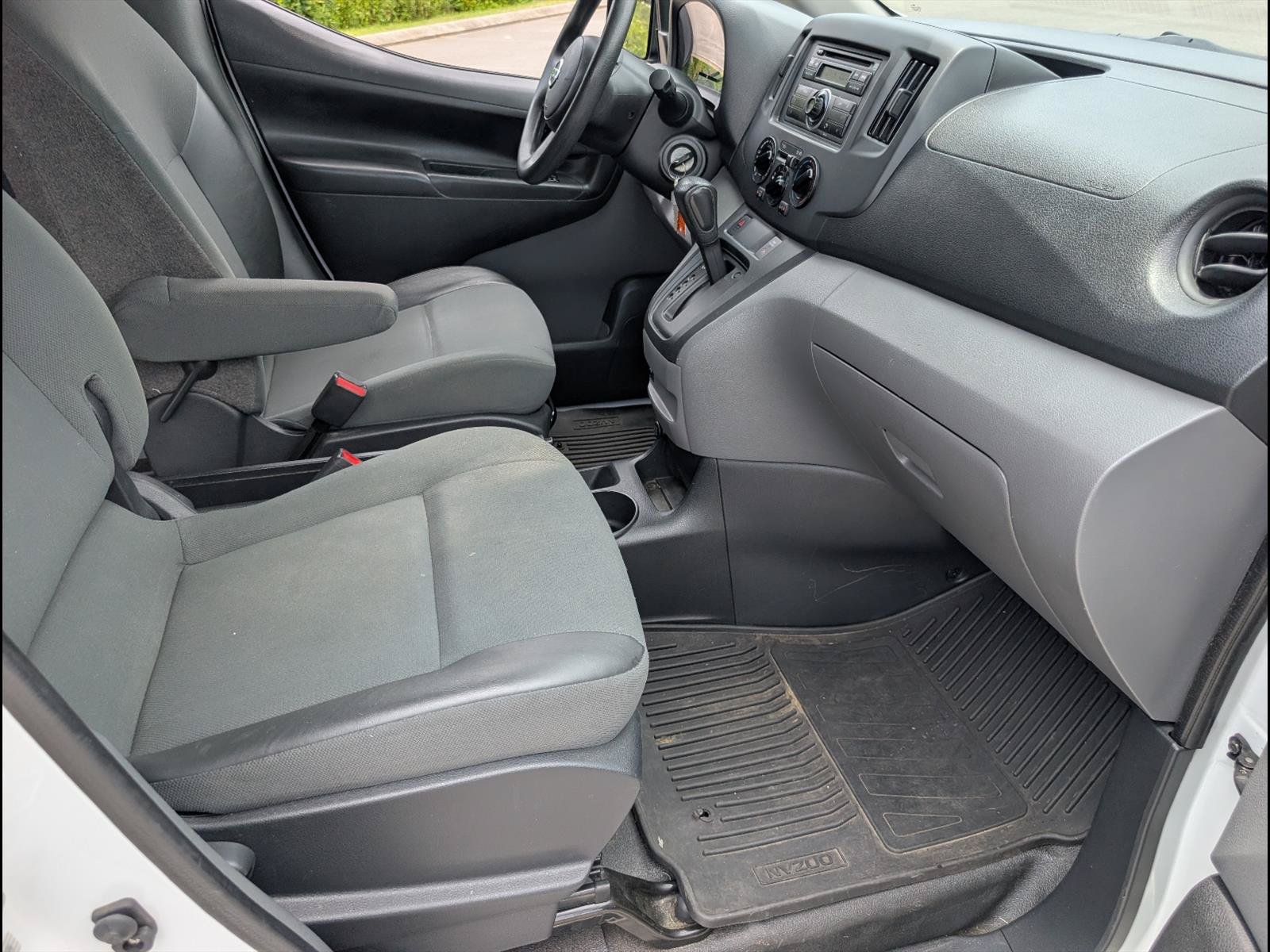 Used 2015 Nissan NV200 SV w/ Back Door Glass Package FWD image 17