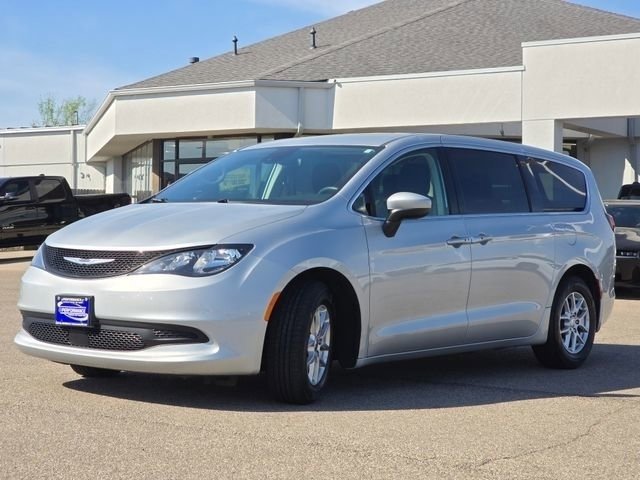 Used 2023 Chrysler Voyager LX FWD image 21