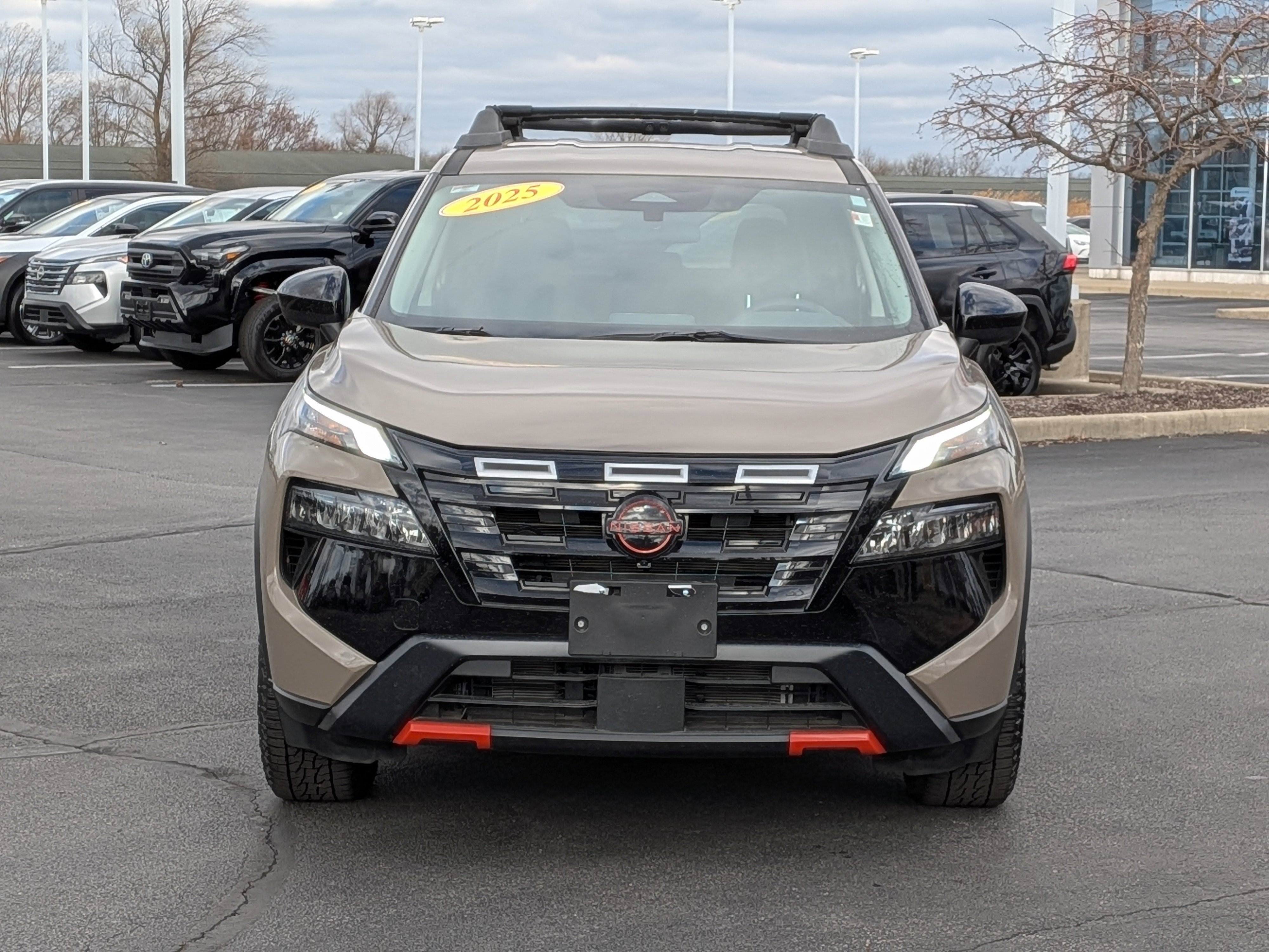 Used 2025 Nissan Rogue SV AWD/4WD image 2