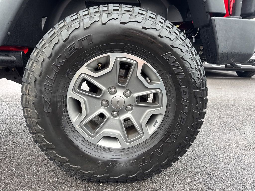 Used 2016 Jeep Wrangler Unlimited Rubicon w/ Connectivity Group image 26