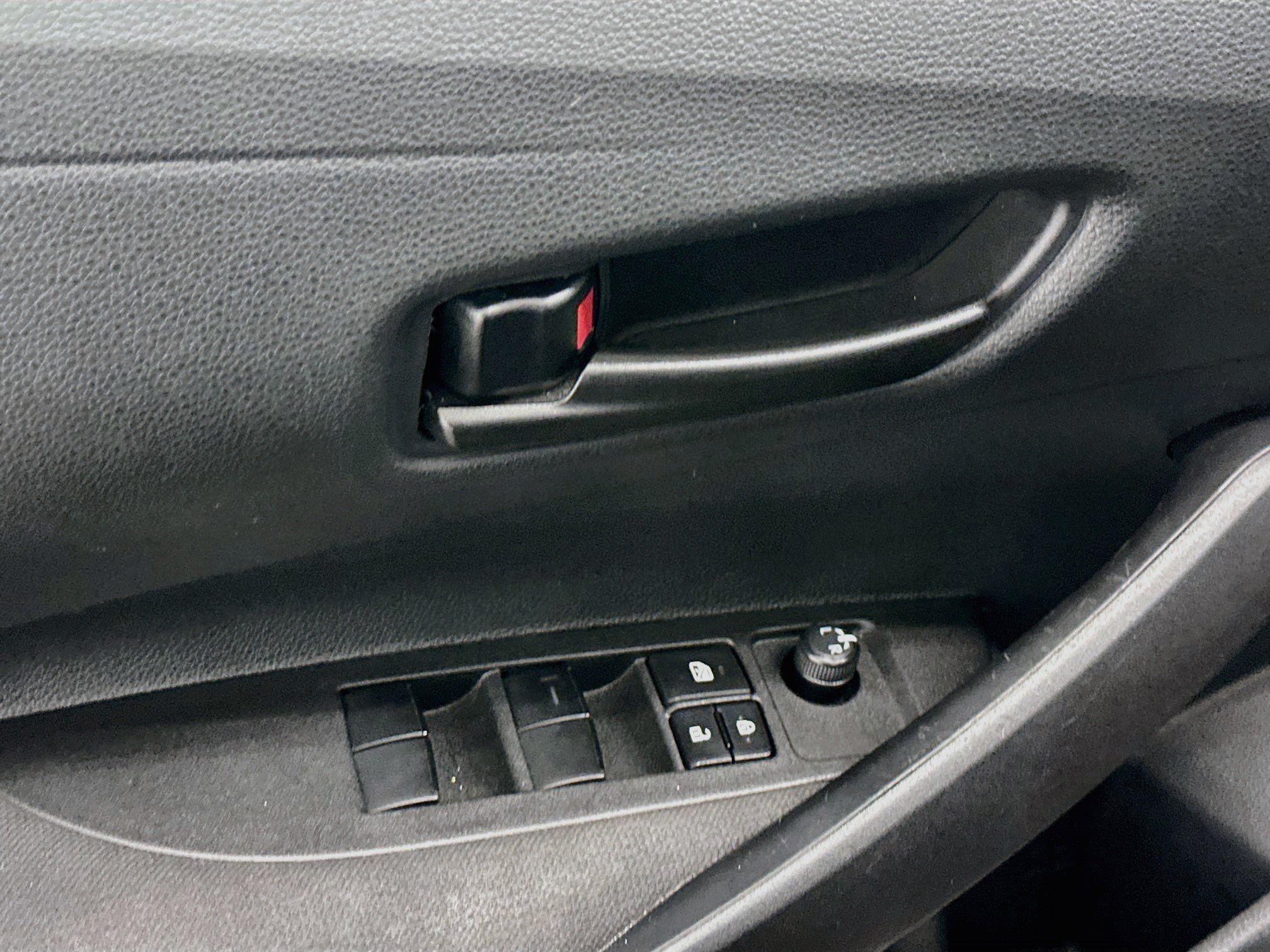 Used 2025 Toyota Corolla LE FWD image 15