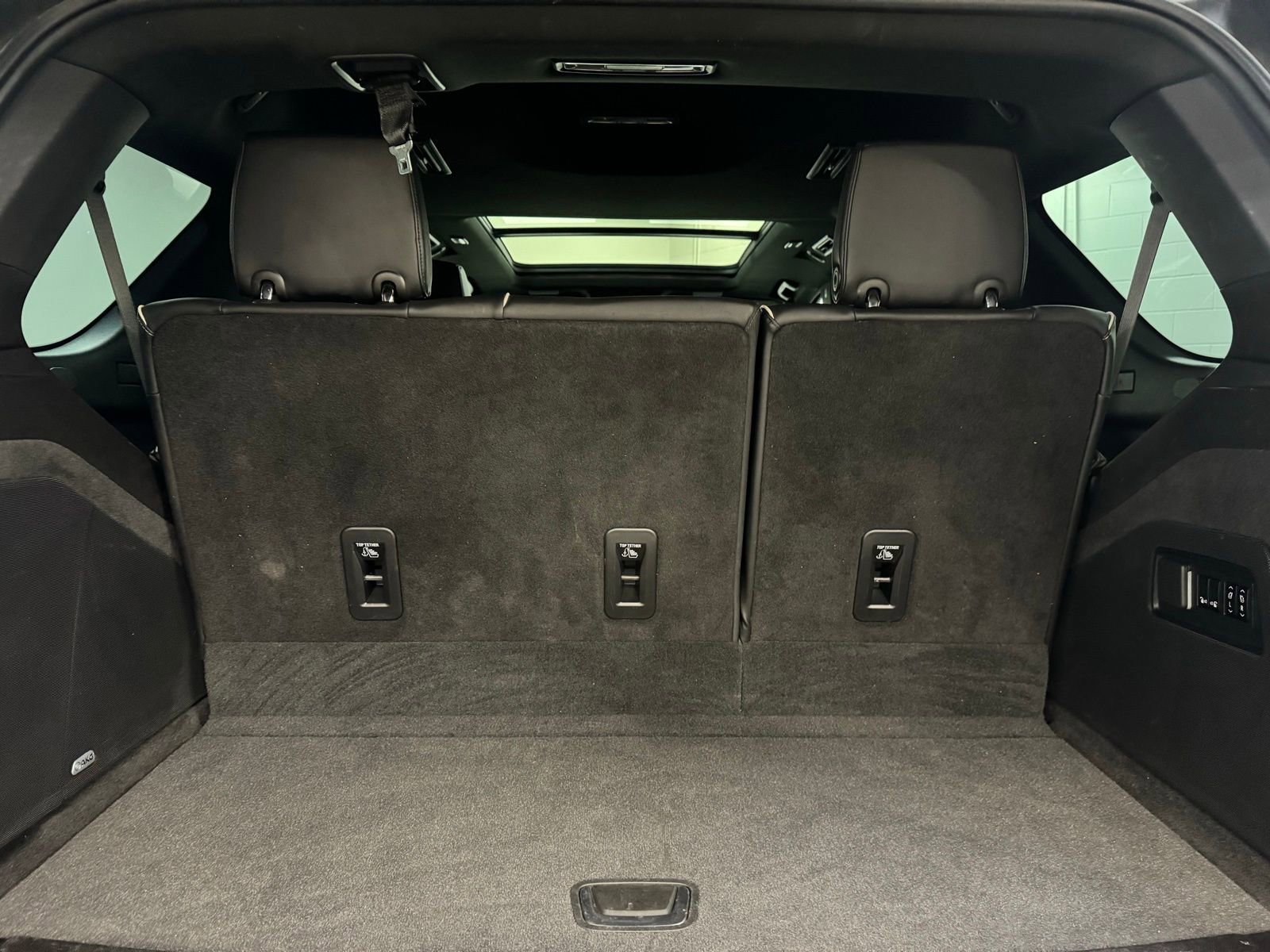 Used 2021 Cadillac Escalade Premium Luxury image 32