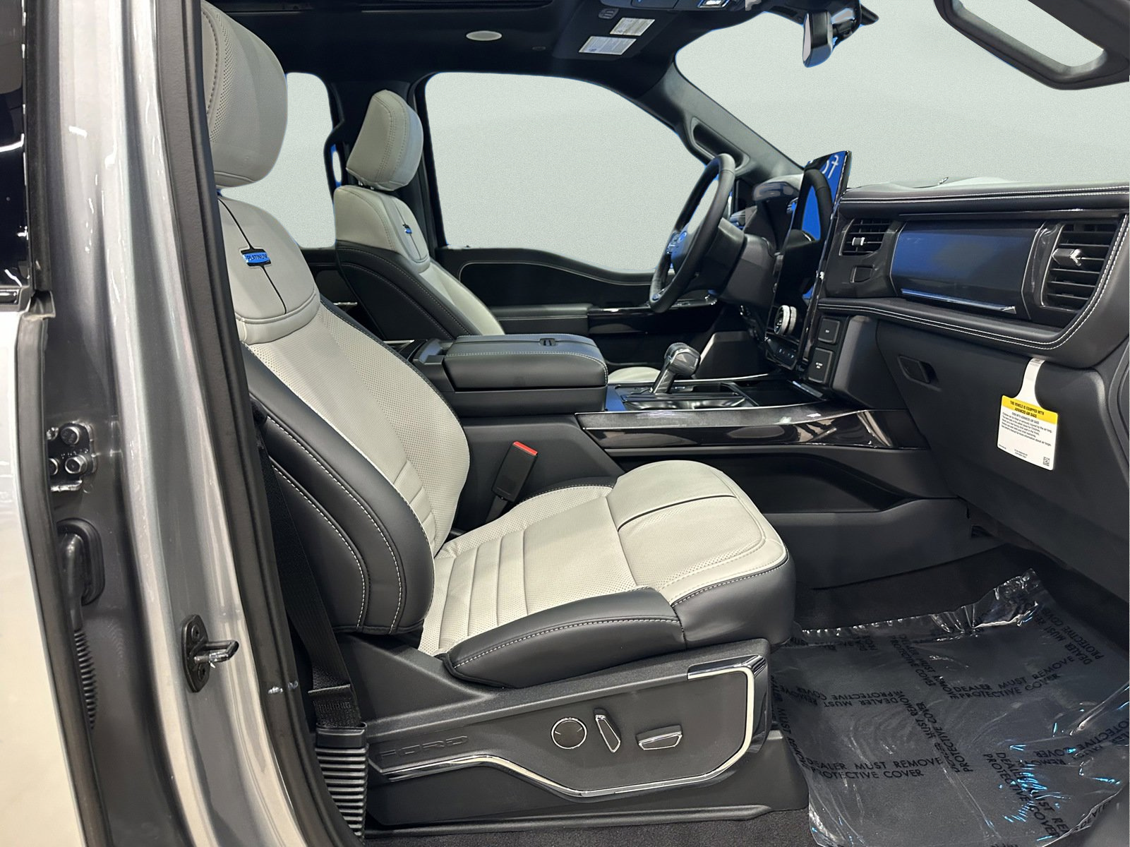 New 2023 Ford F150 Lightning Platinum AWD/4WD image 19