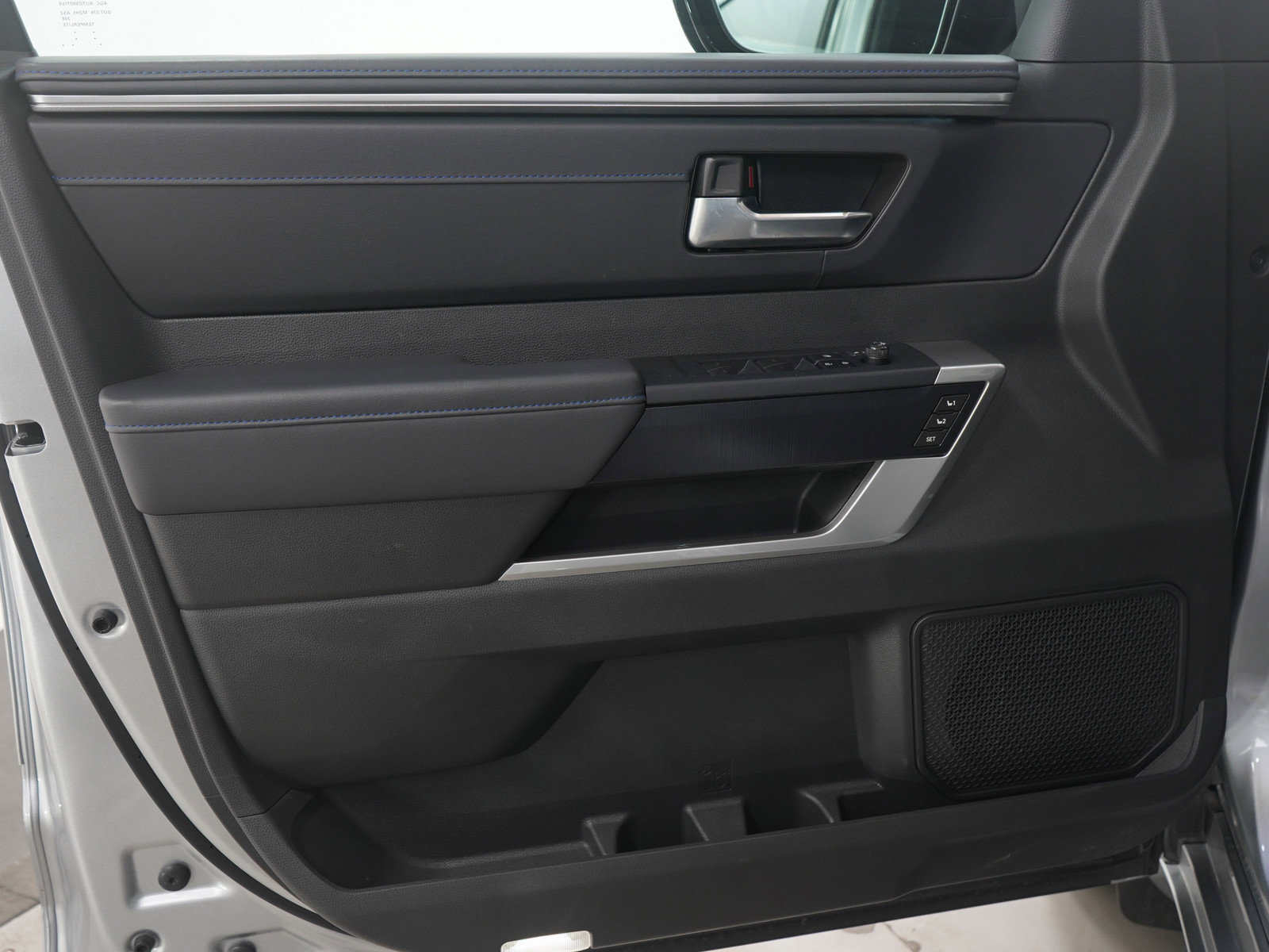 Used 2025 Toyota Sequoia Platinum image 25